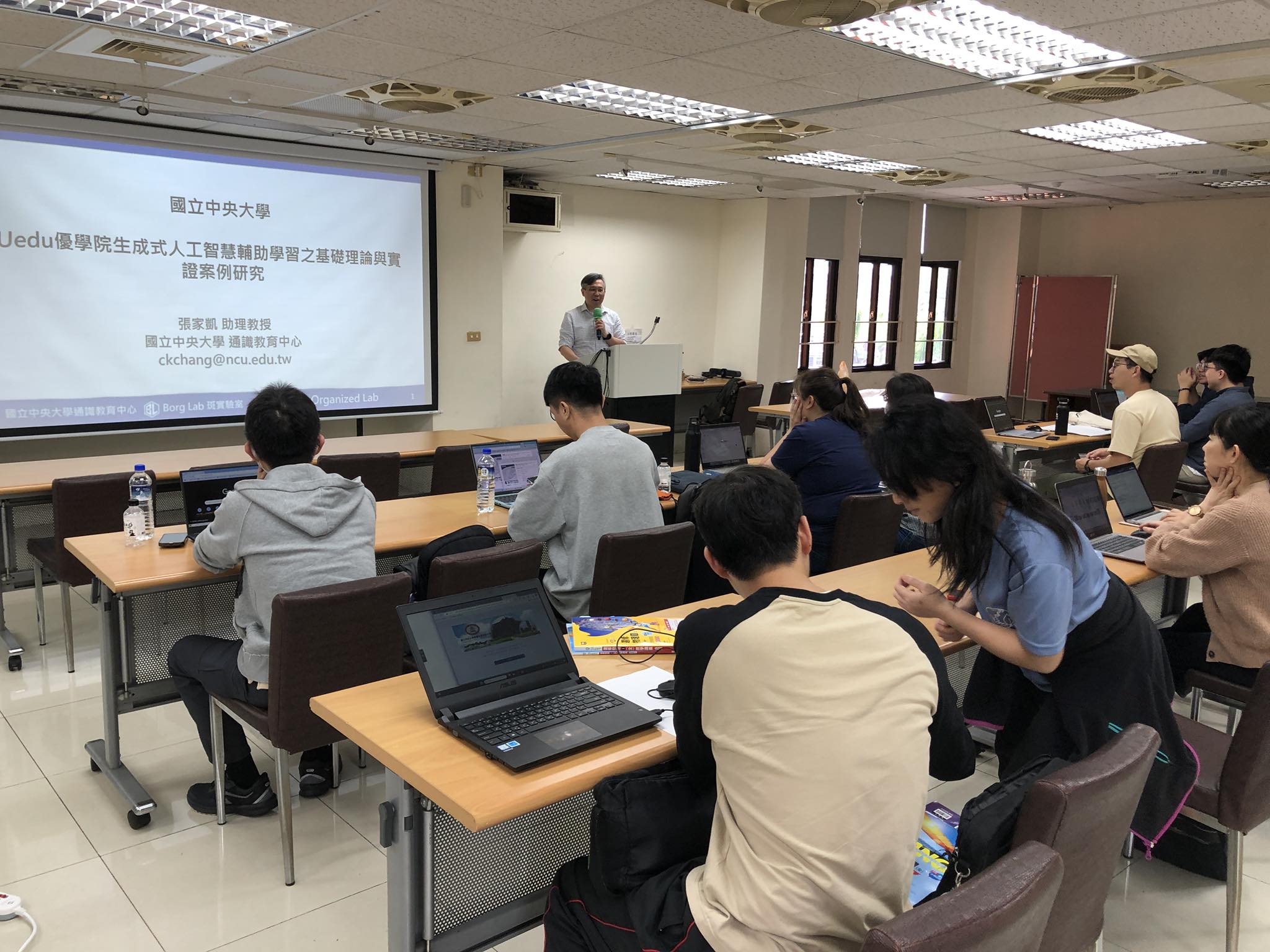 在中大壢中分享 Uedu 優學院